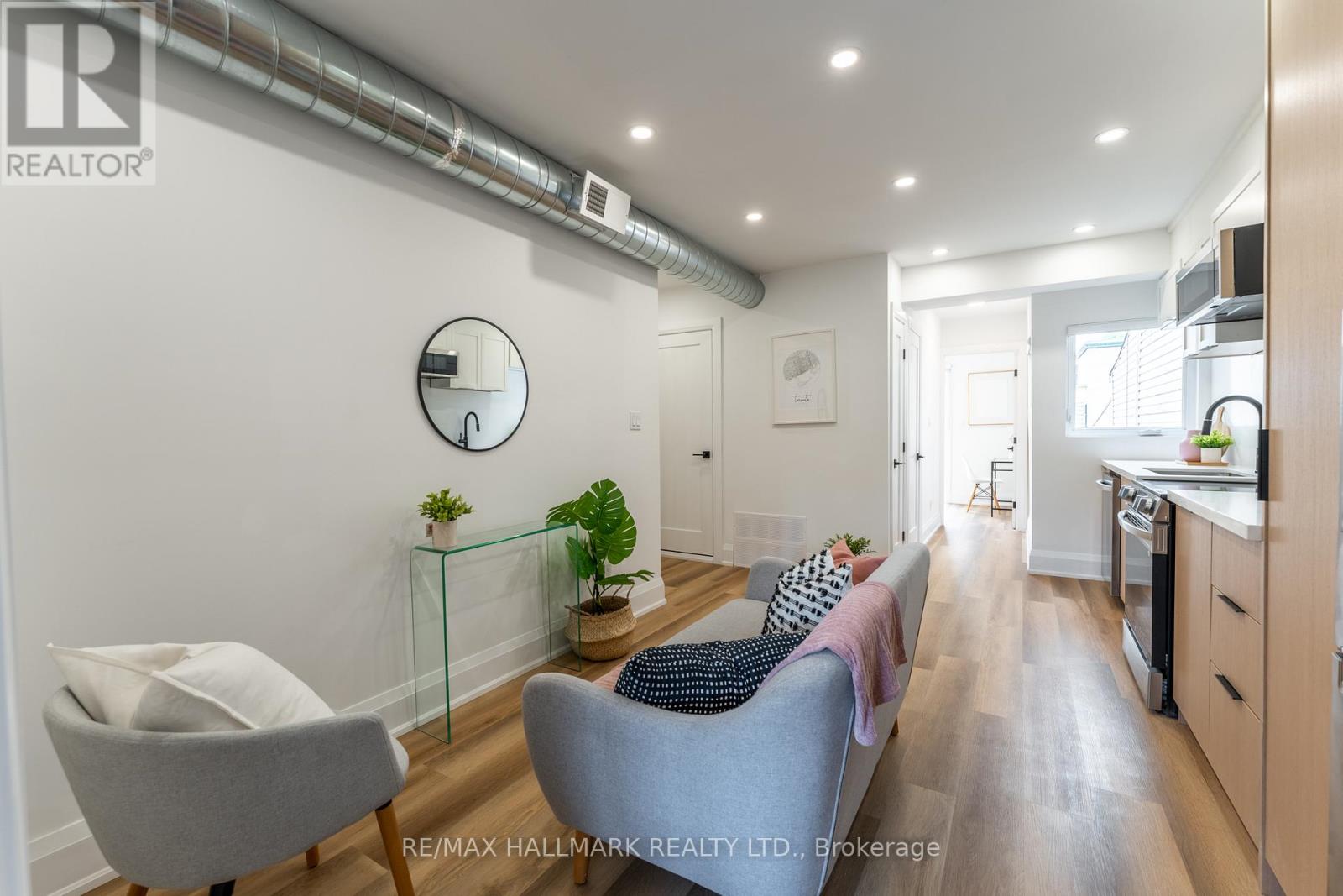 Upper - 700 Adelaide Street W, Toronto, Ontario  M6J 1B1 - Photo 12 - C12844372