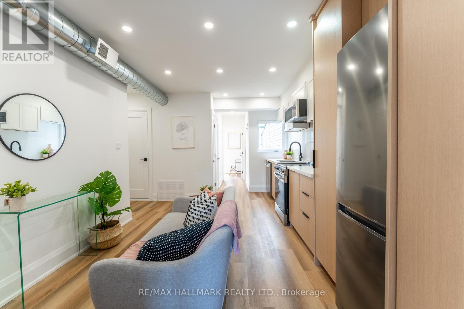 Upper - 700 Adelaide Street W, Toronto, Ontario  M6J 1B1 - Photo 13 - C12844372