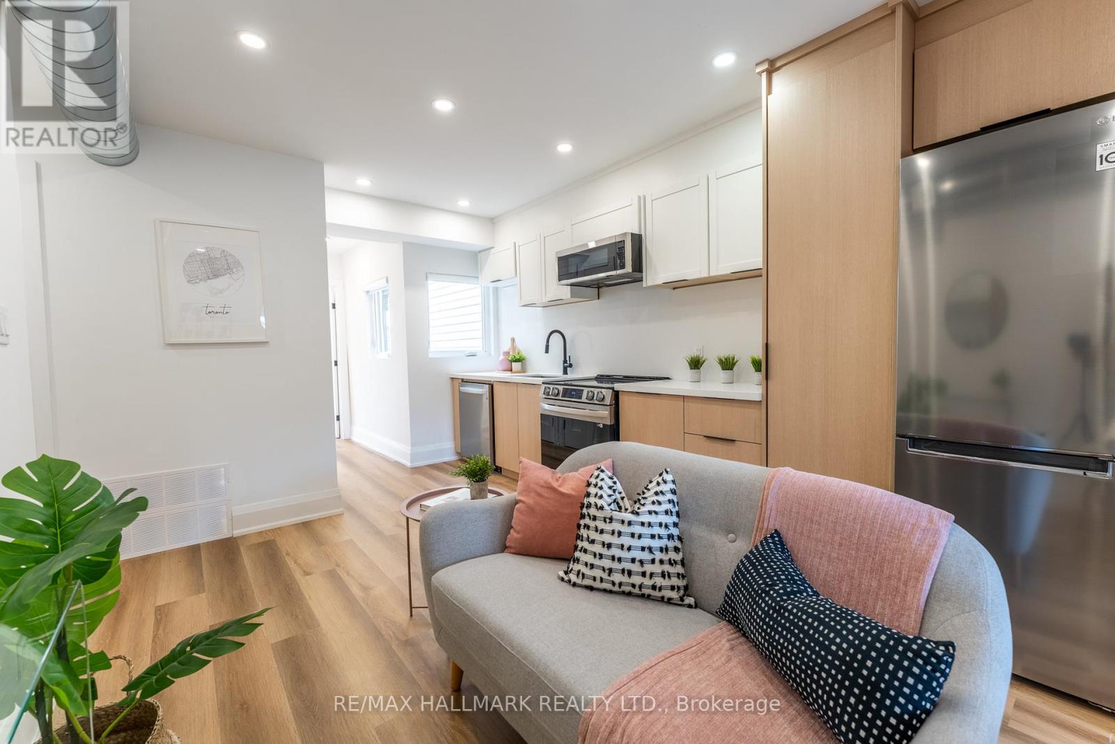 Upper - 700 Adelaide Street W, Toronto, Ontario  M6J 1B1 - Photo 14 - C12844372