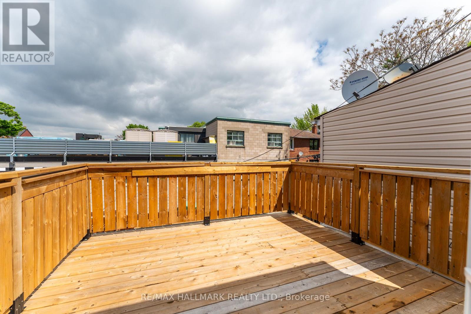 Upper - 700 Adelaide Street W, Toronto, Ontario  M6J 1B1 - Photo 18 - C12844372