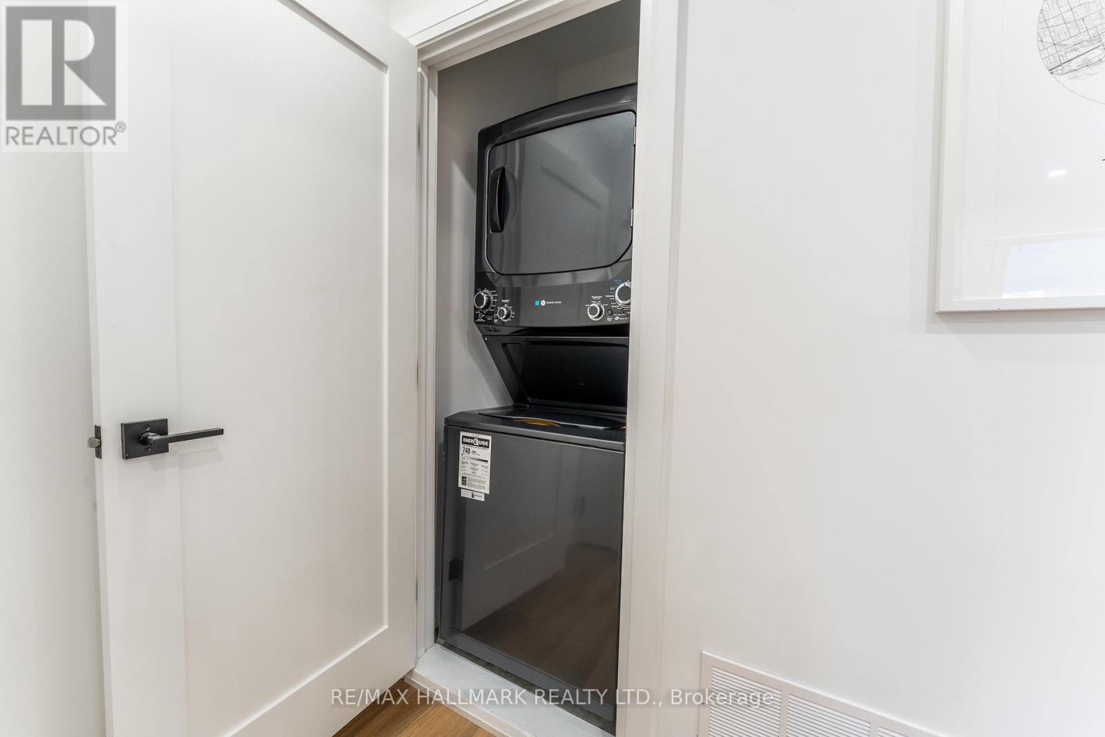 Upper - 700 Adelaide Street W, Toronto, Ontario  M6J 1B1 - Photo 22 - C12844372