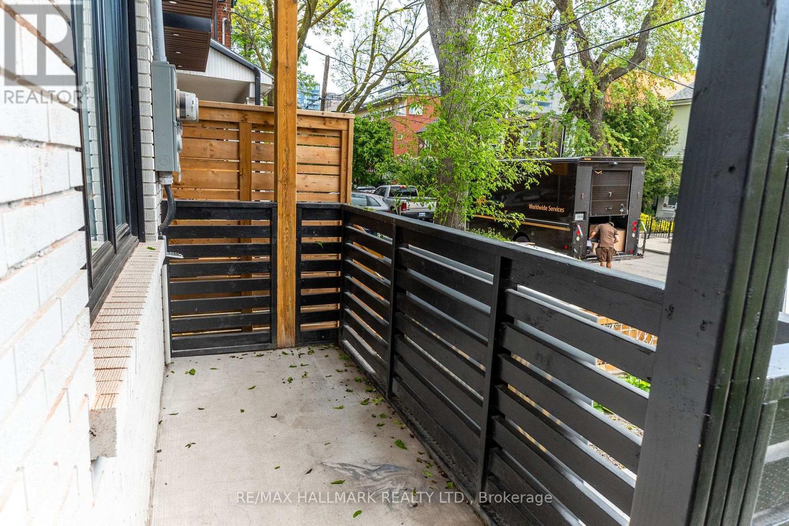 Upper - 700 Adelaide Street W, Toronto, Ontario  M6J 1B1 - Photo 4 - C12844372