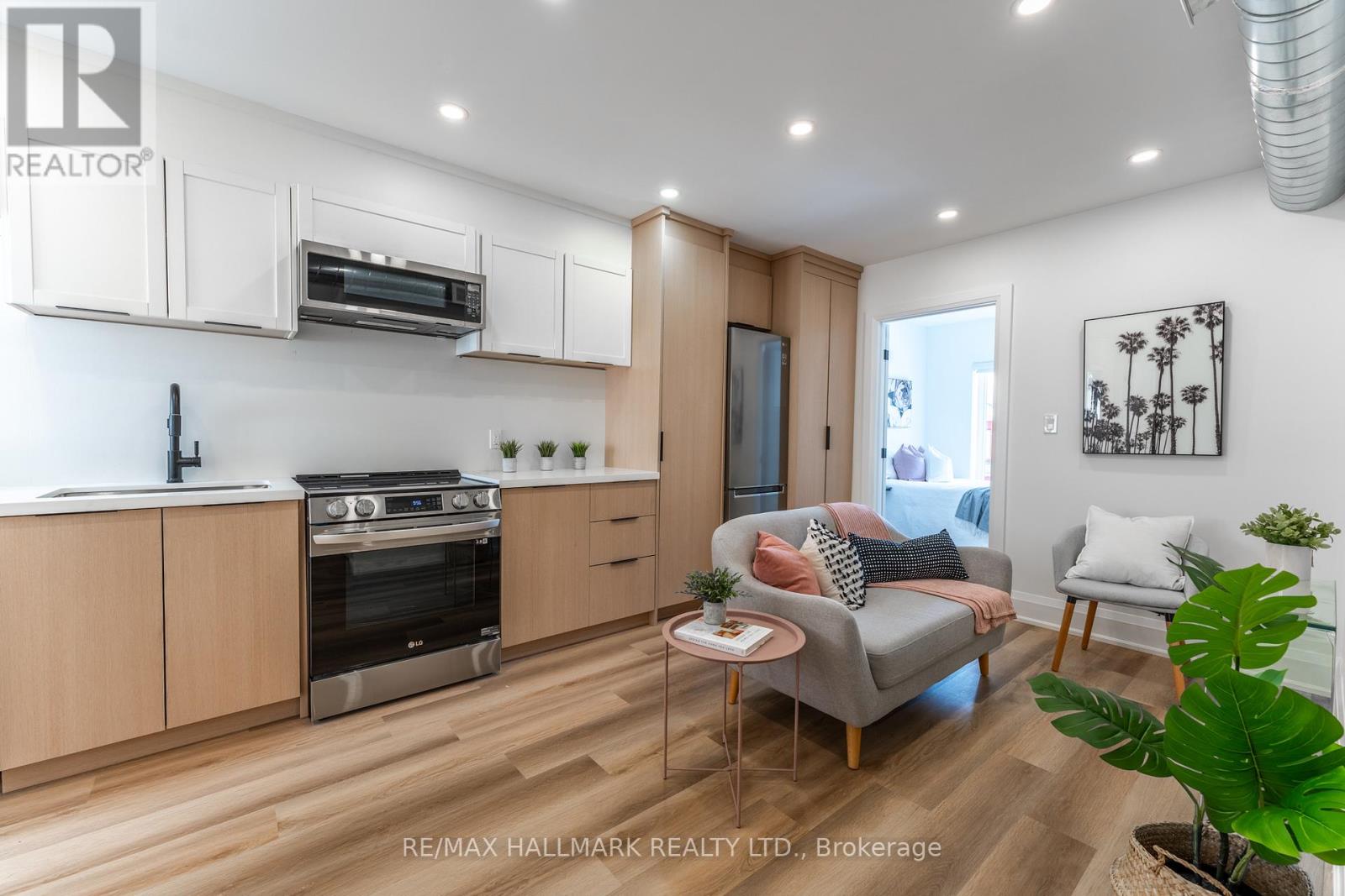 Upper - 700 Adelaide Street W, Toronto, Ontario  M6J 1B1 - Photo 6 - C12844372