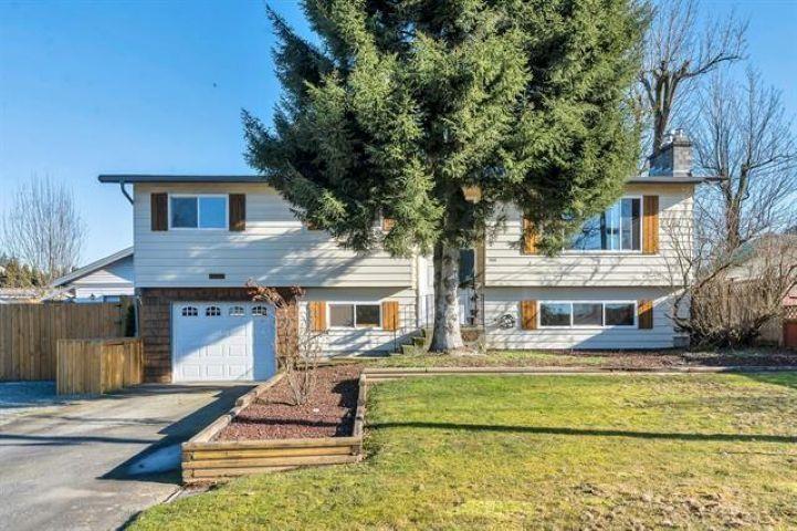 2096 Martens Street, Abbotsford, British Columbia  V2S 5W6 - Photo 1 - R3095523