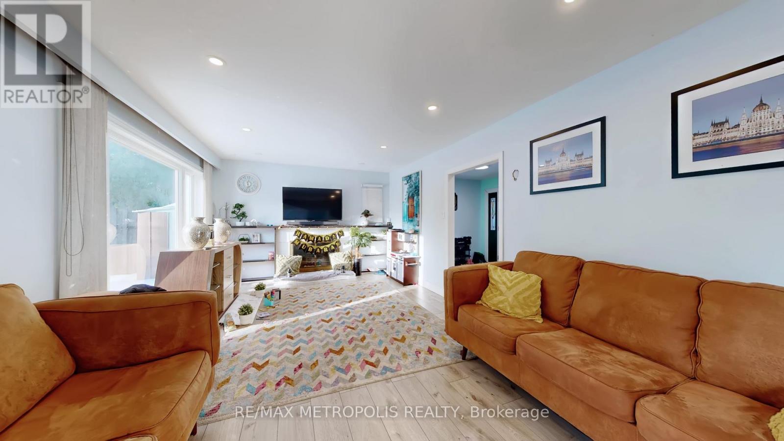 10 Arlene Crescent, Toronto, Ontario  M1P 3L9 - Photo 3 - E12844518