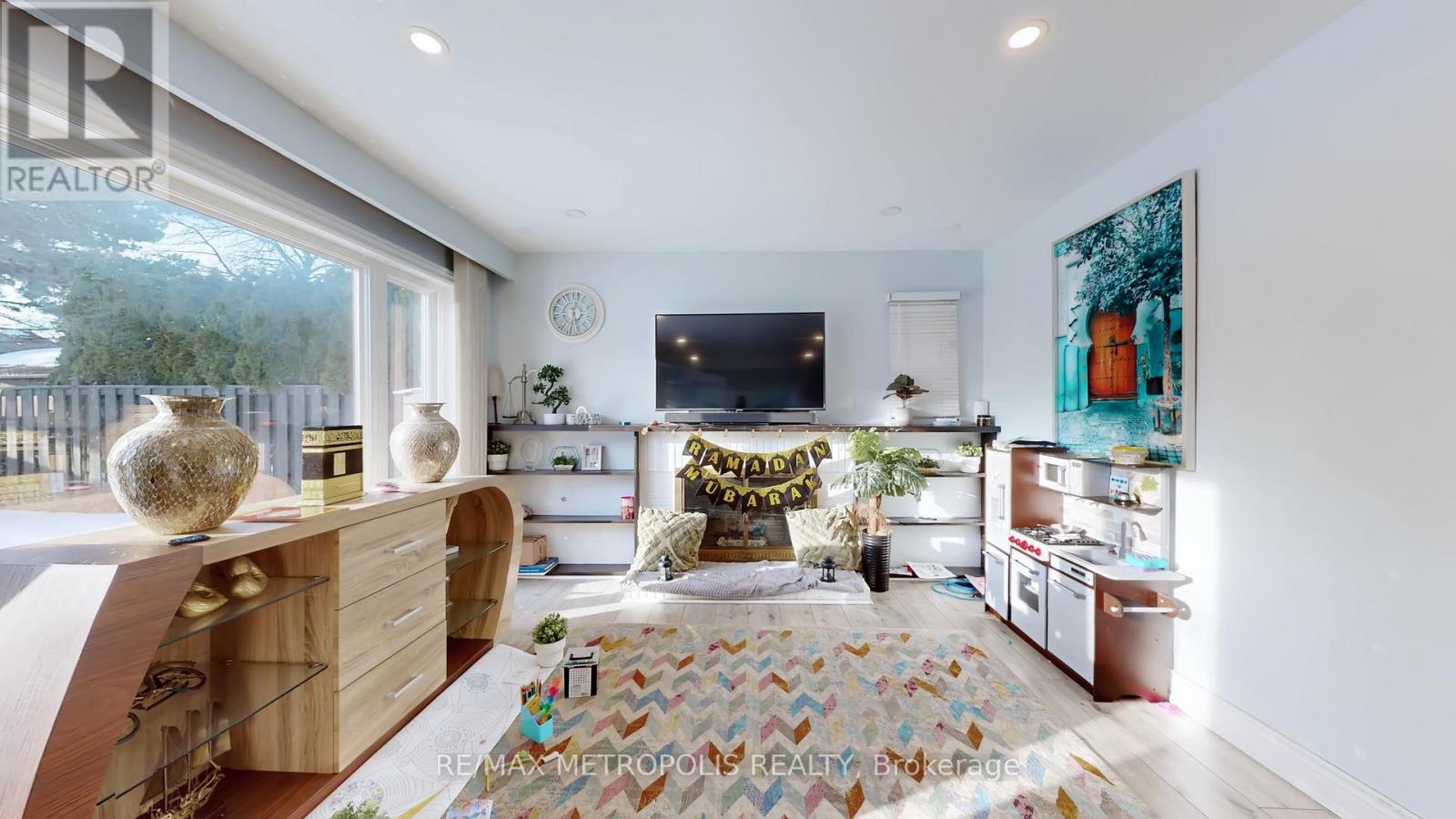 10 Arlene Crescent, Toronto, Ontario  M1P 3L9 - Photo 6 - E12844518