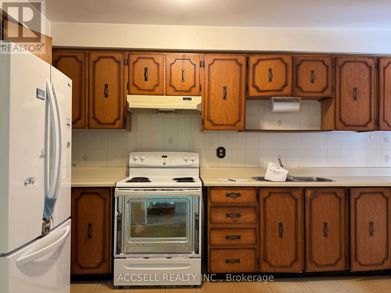 9 Dunbar Crescent, Markham, Ontario  L3R 6W9 - Photo 2 - N12844242