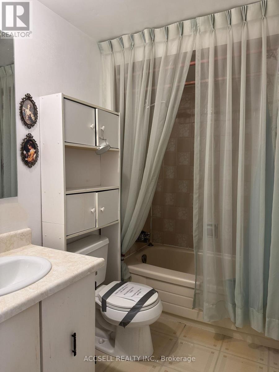 9 Dunbar Crescent, Markham, Ontario  L3R 6W9 - Photo 6 - N12844242