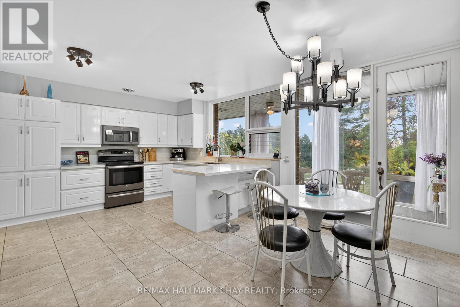 39 Highfield Crescent, Georgina, Ontario  L4P 0M2 - Photo 4 - N12844390