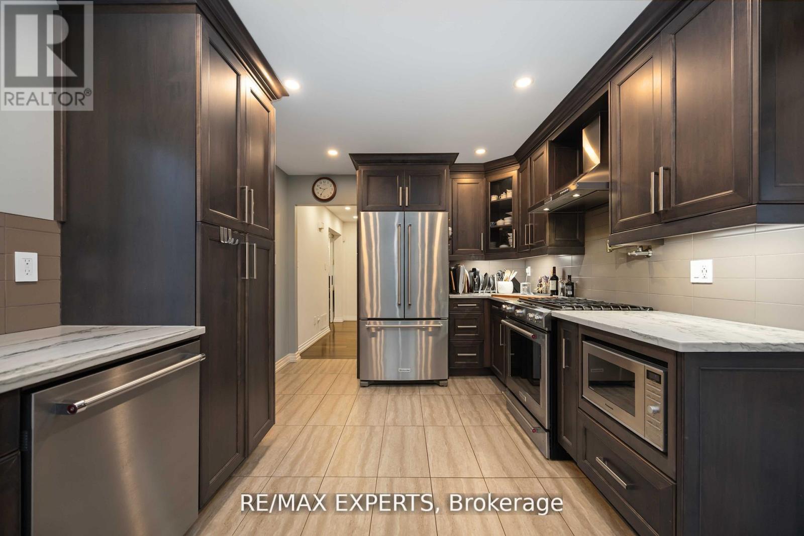 93 Stiver Drive, Newmarket, Ontario  L3Y 7W2 - Photo 10 - N12844400