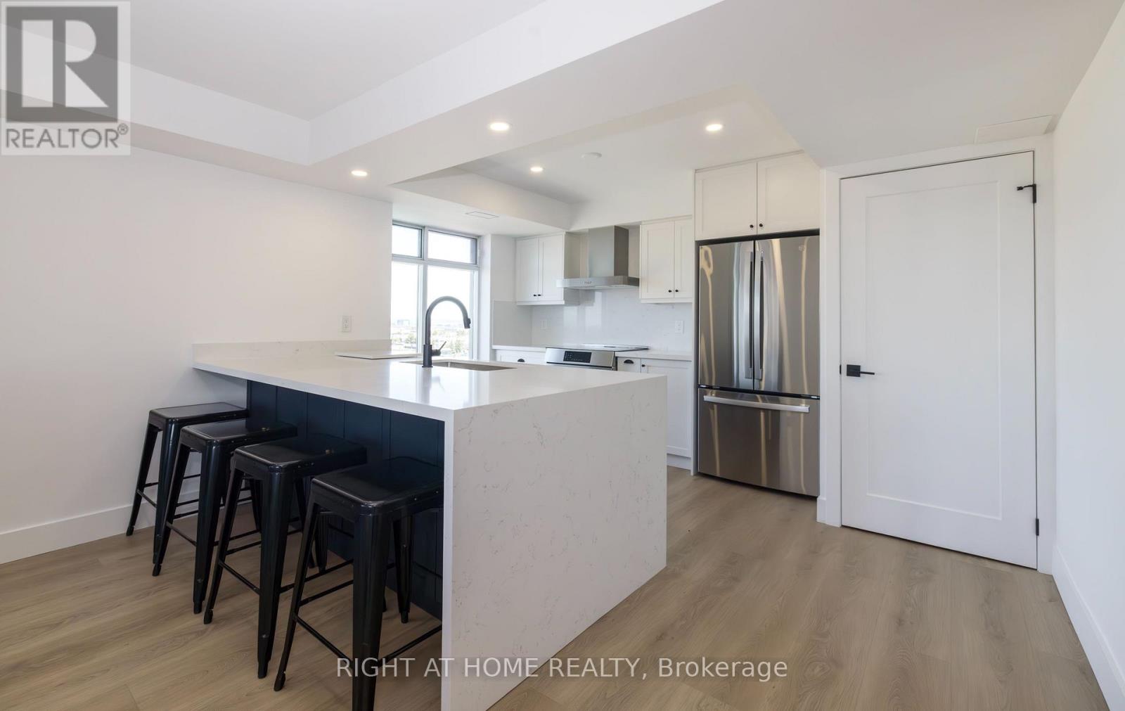 1508-1509 - 135 Pond Drive, Markham, Ontario  L3T 7V6 - Photo 3 - N12844472