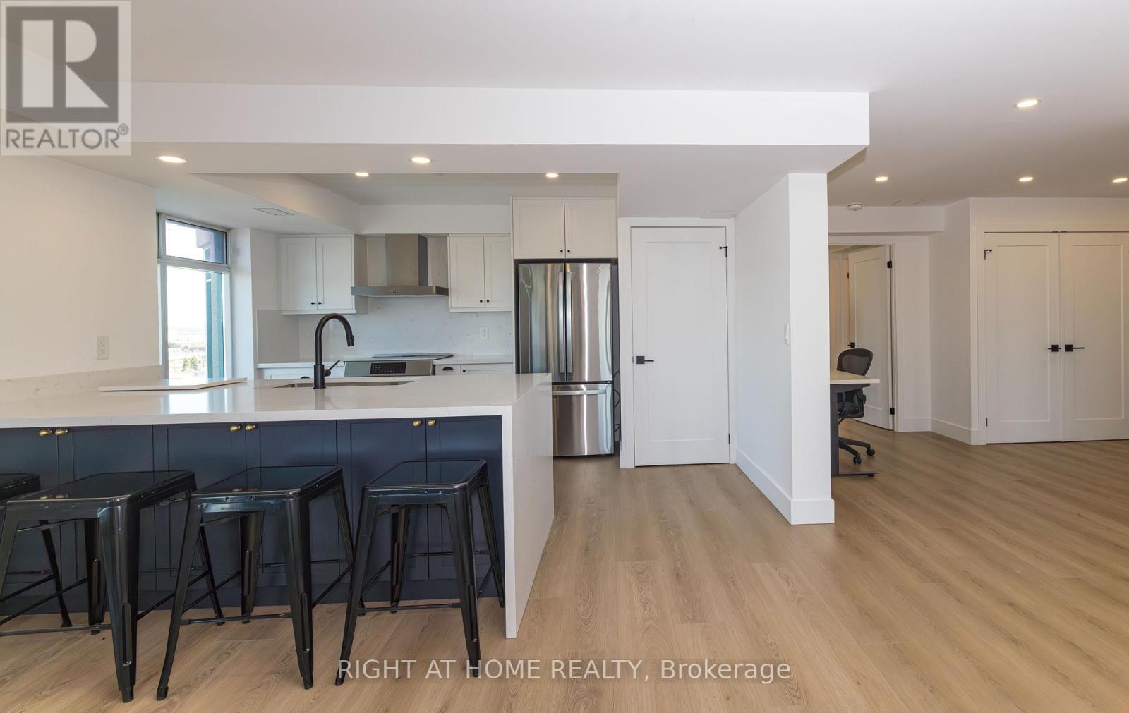 1508-1509 - 135 Pond Drive, Markham, Ontario  L3T 7V6 - Photo 4 - N12844472