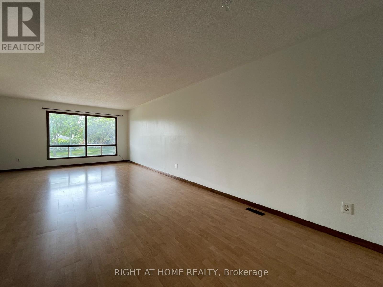 Main Level - 93 Maplegrove Avenue, Bradford West Gwillimbury, Ontario  L3Z 1R9 - Photo 8 - N12844494