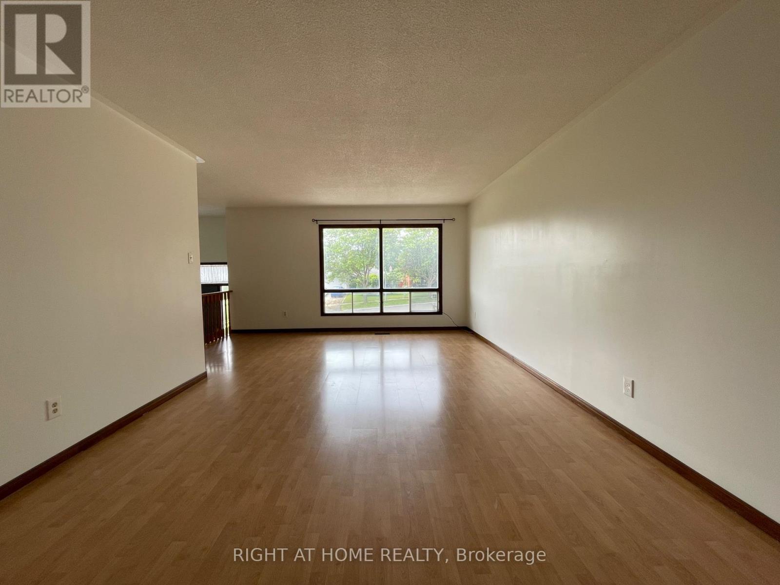 Main Level - 93 Maplegrove Avenue, Bradford West Gwillimbury, Ontario  L3Z 1R9 - Photo 9 - N12844494