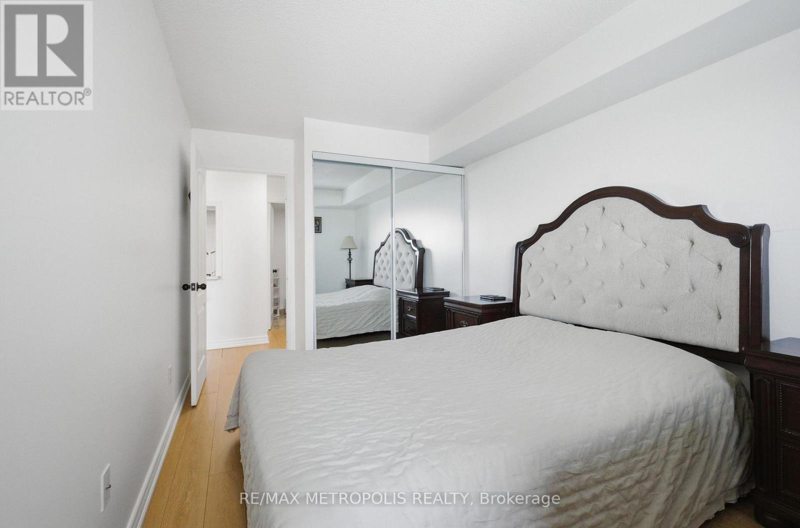 1501 - 11 Townsgate Drive, Vaughan, Ontario  L4J 8G4 - Photo 18 - N12844528