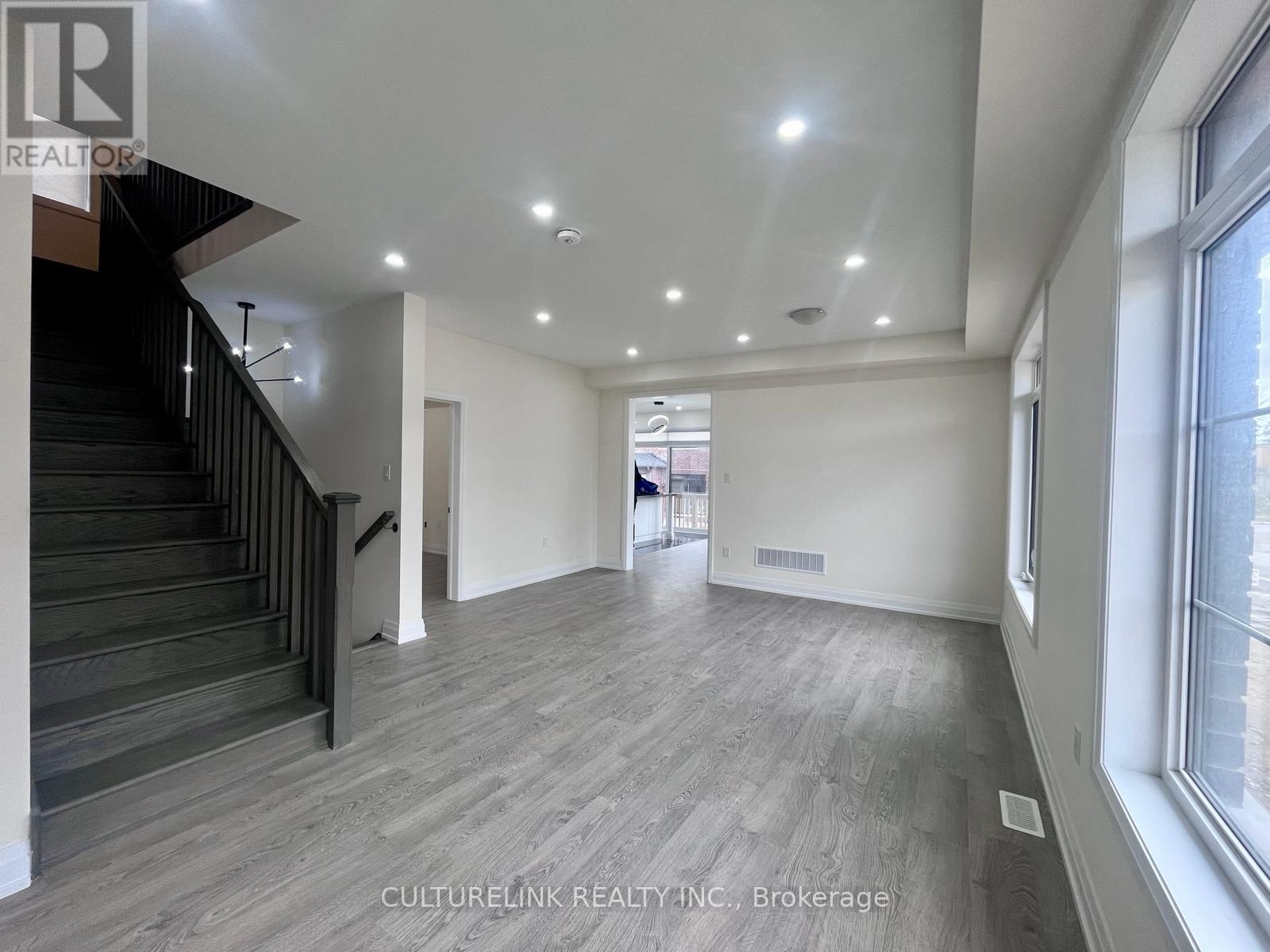 24 Daffodil Road, Springwater, Ontario  L9X 2E3 - Photo 10 - S12844452