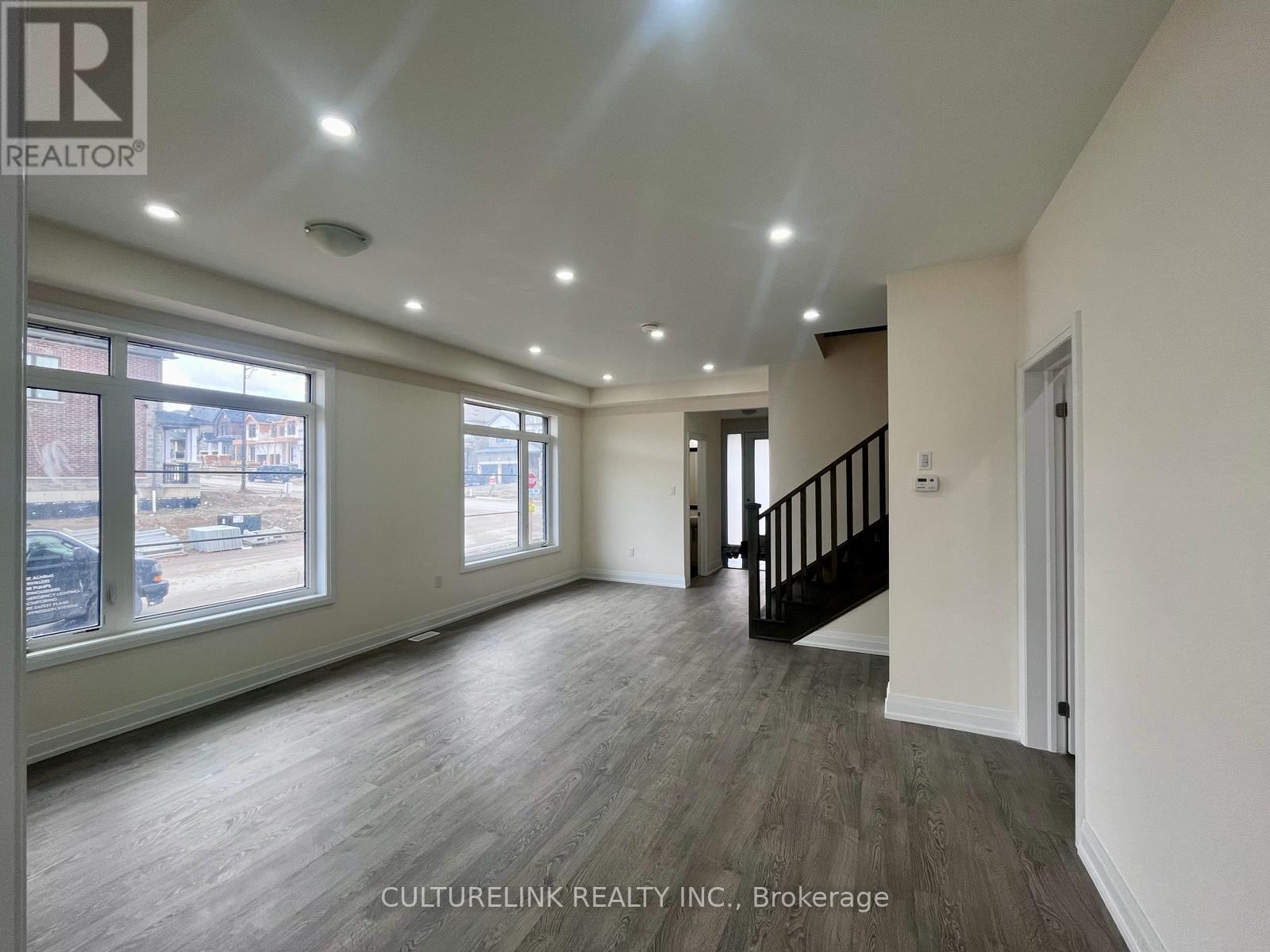 24 Daffodil Road, Springwater, Ontario  L9X 2E3 - Photo 9 - S12844452