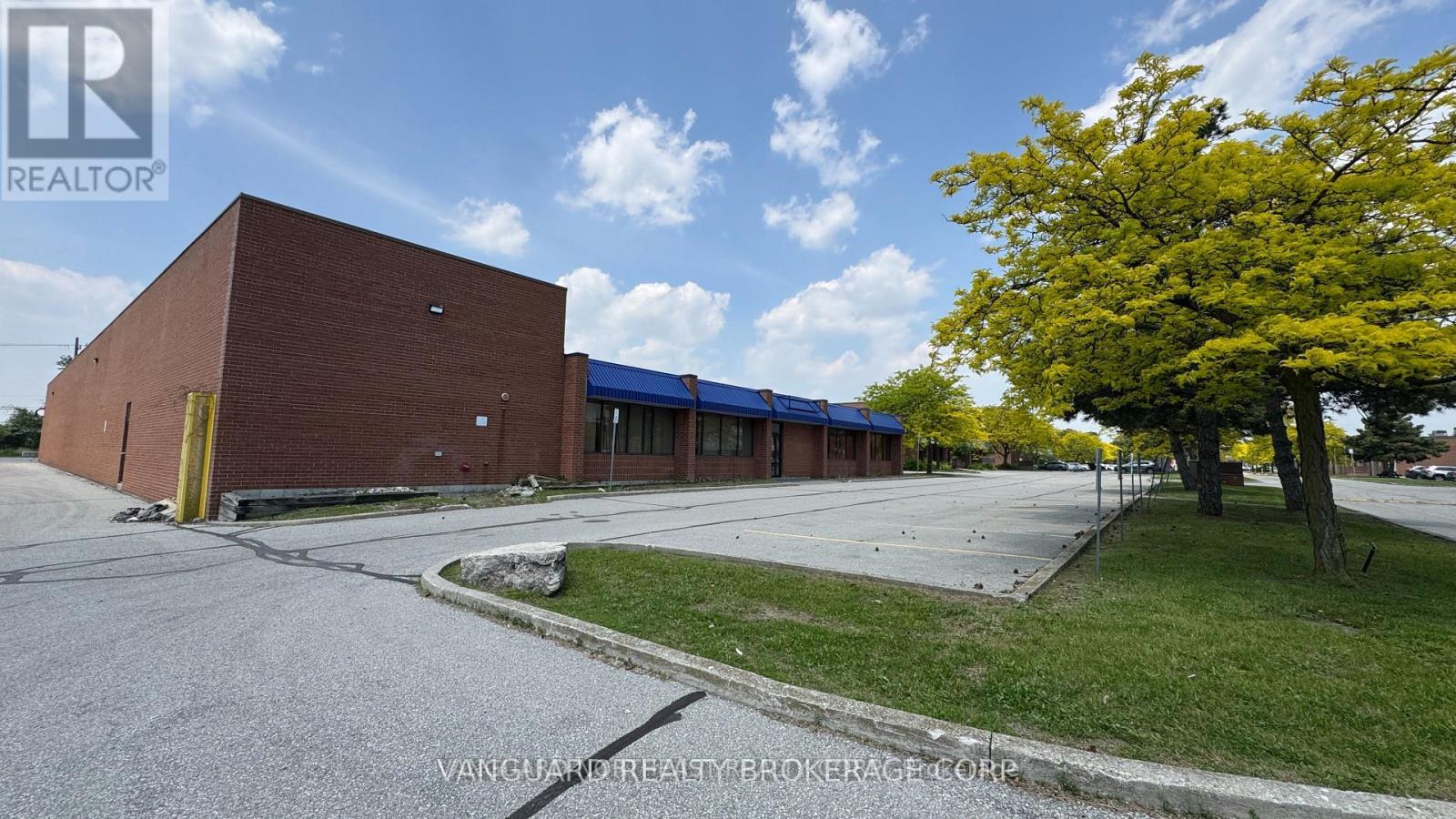 427 HORNER AVENUE, Toronto, Ontario