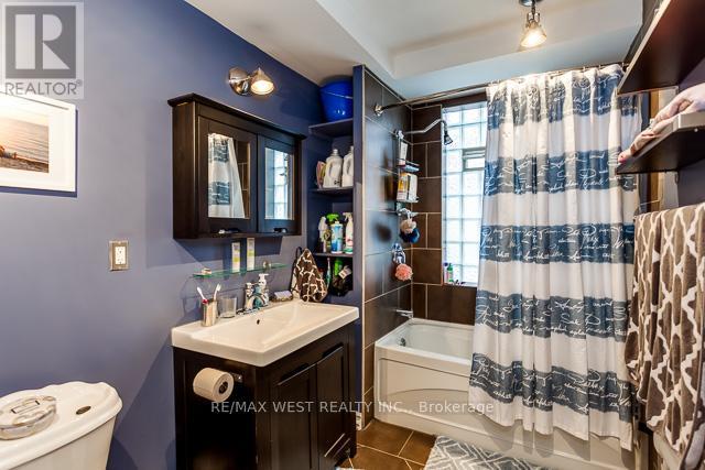 Main - 56 Macdonell Avenue, Toronto (Roncesvalles), Ontario  M6R 2A2 - Photo 10 - W12844276