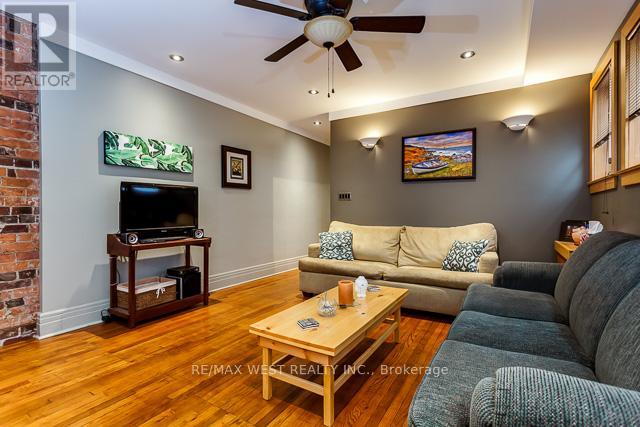 Main - 56 Macdonell Avenue, Toronto (Roncesvalles), Ontario  M6R 2A2 - Photo 8 - W12844276