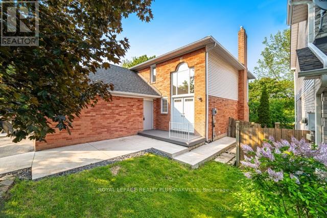 1294 Hammond Street, Burlington, Ontario  L7S 2C5 - Photo 2 - W12844280