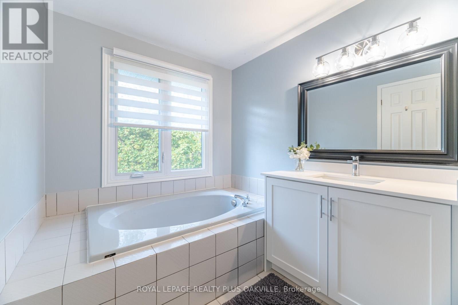 1294 Hammond Street, Burlington, Ontario  L7S 2C5 - Photo 25 - W12844280