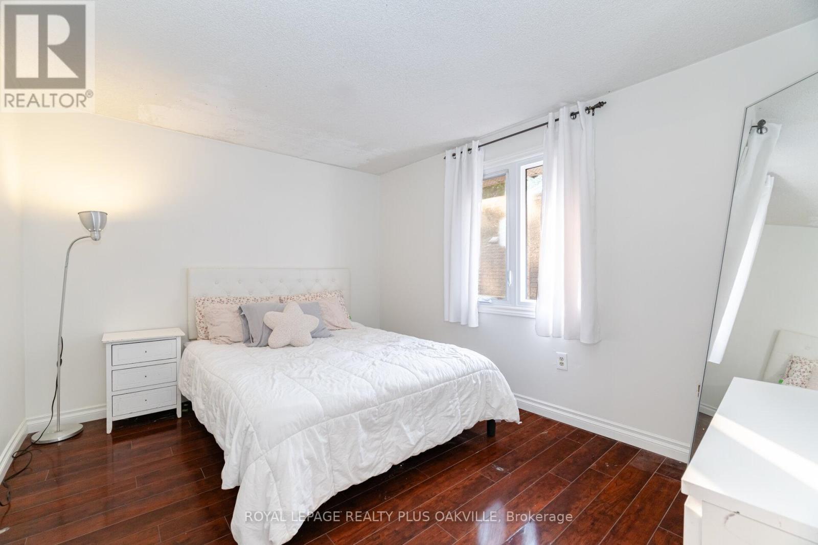 1294 Hammond Street, Burlington, Ontario  L7S 2C5 - Photo 27 - W12844280