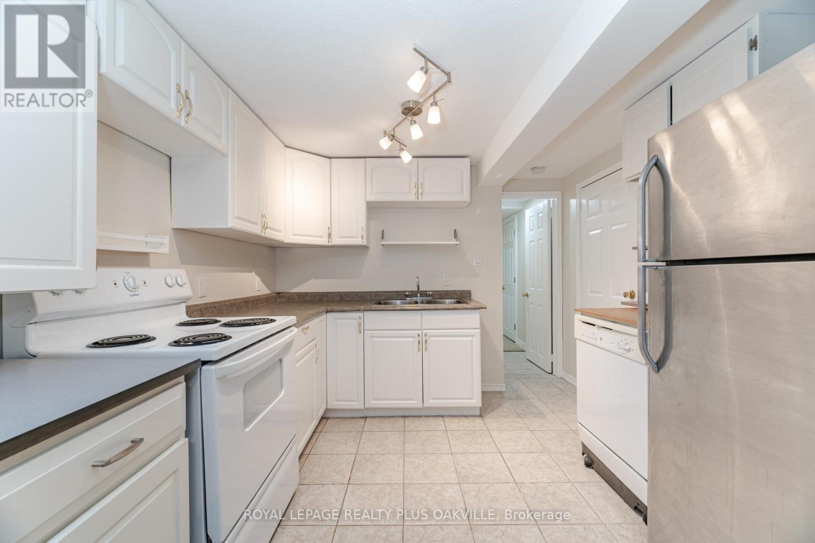 1294 Hammond Street, Burlington, Ontario  L7S 2C5 - Photo 33 - W12844280