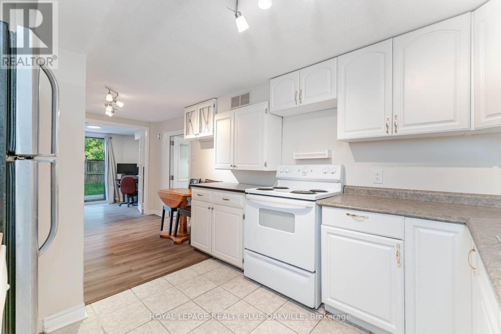 1294 Hammond Street, Burlington, Ontario  L7S 2C5 - Photo 34 - W12844280