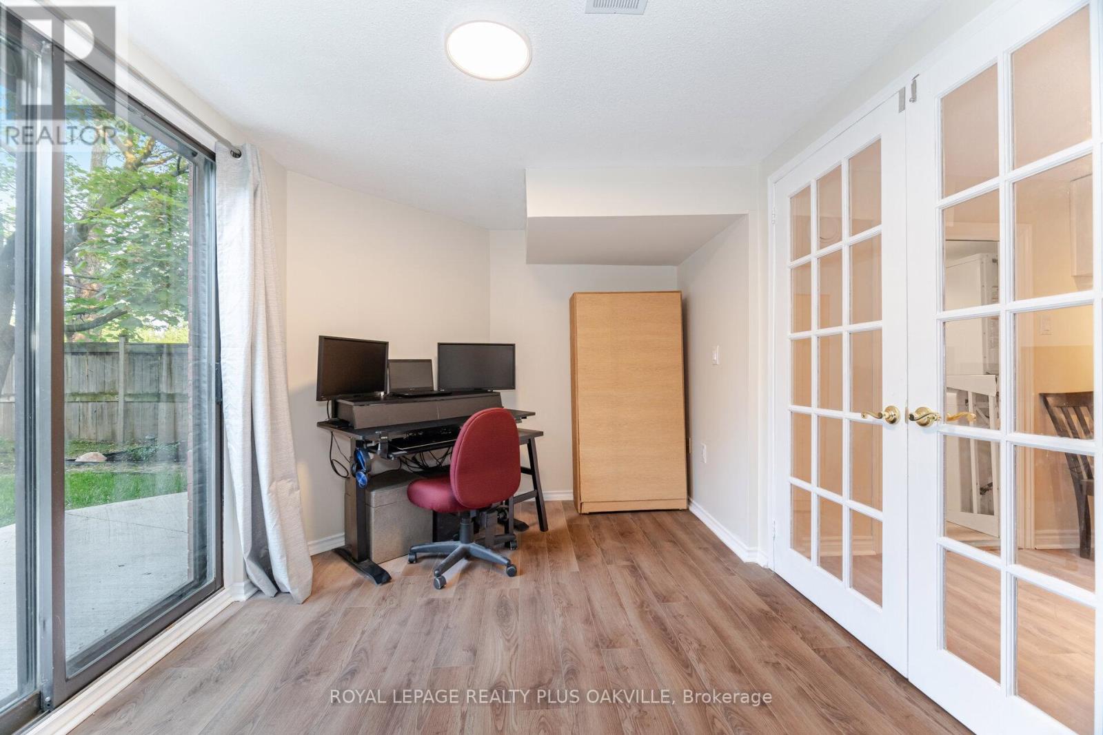 1294 Hammond Street, Burlington, Ontario  L7S 2C5 - Photo 39 - W12844280