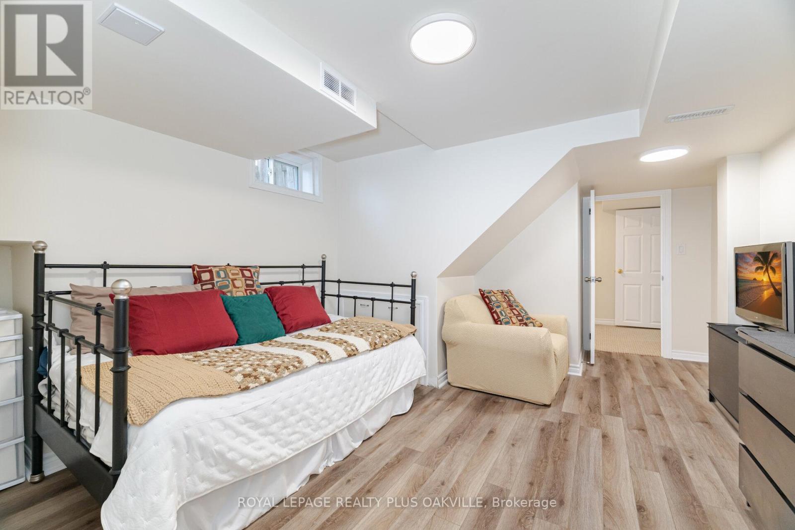 1294 Hammond Street, Burlington, Ontario  L7S 2C5 - Photo 43 - W12844280