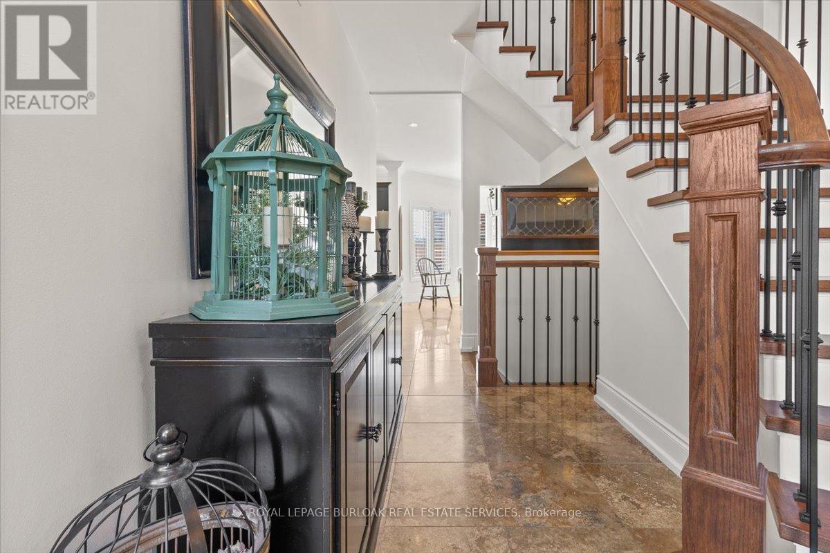 4263 Millcroft Park Drive, Burlington, Ontario  L7M 4J6 - Photo 10 - W12844294