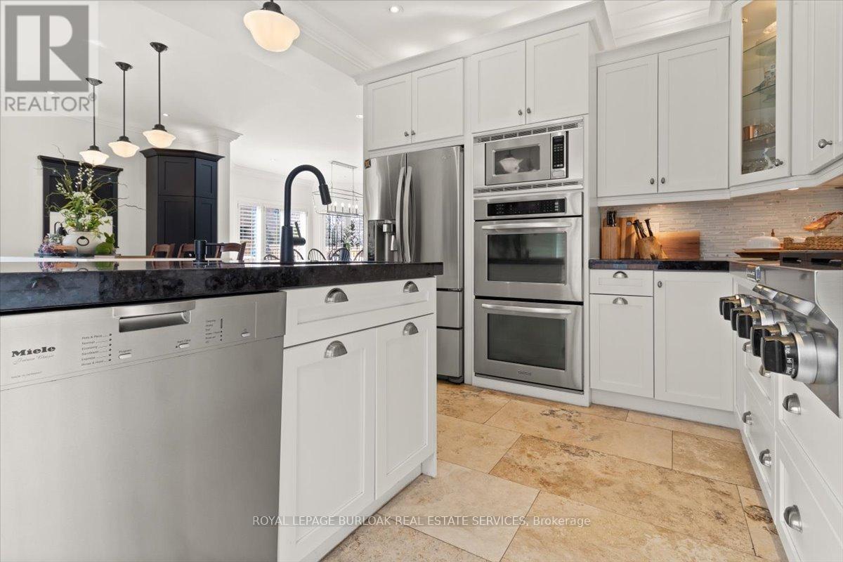 4263 Millcroft Park Drive, Burlington, Ontario  L7M 4J6 - Photo 16 - W12844294