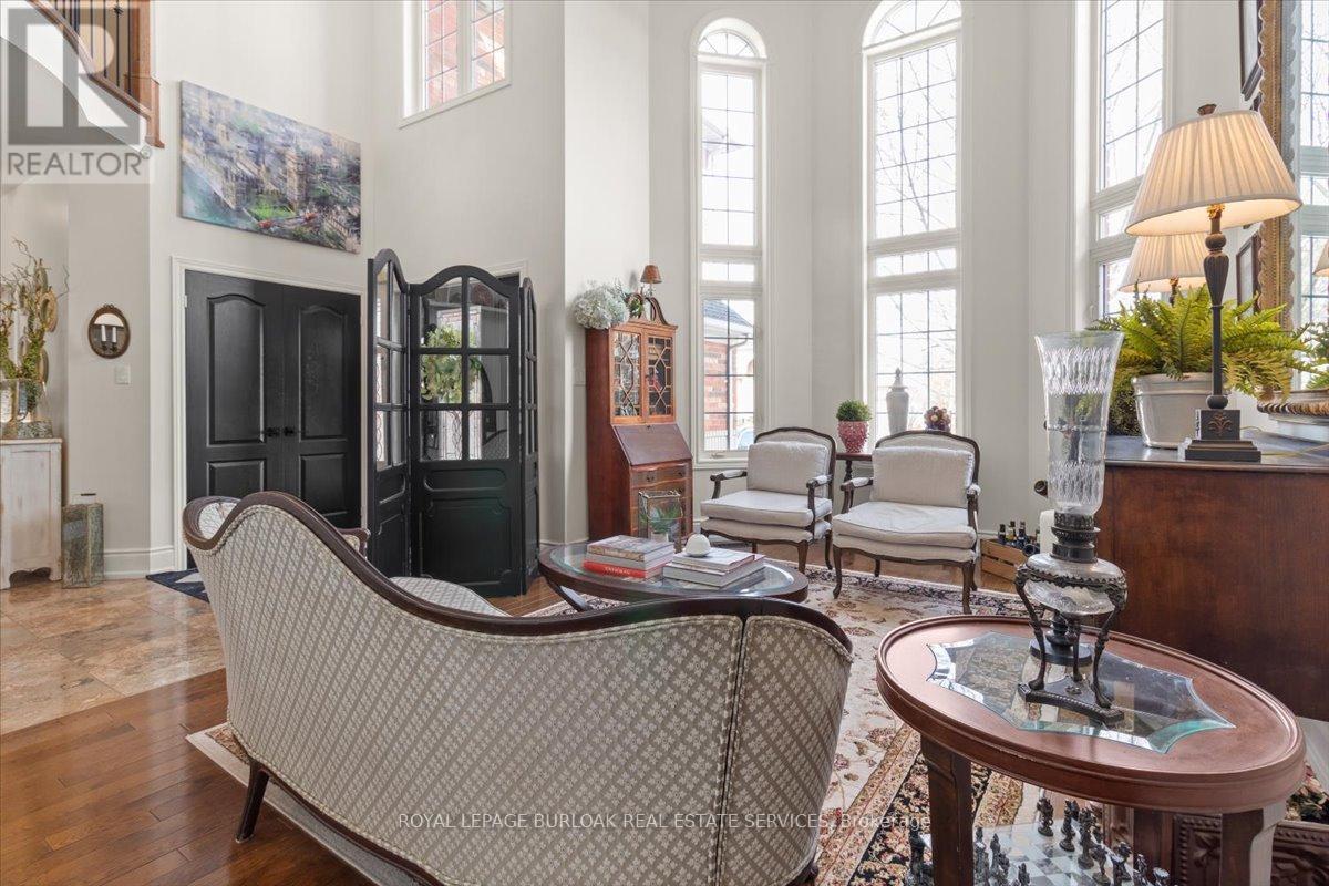 4263 Millcroft Park Drive, Burlington, Ontario  L7M 4J6 - Photo 5 - W12844294