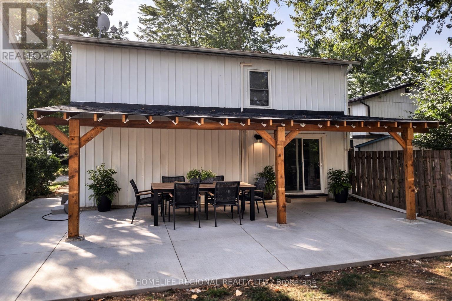 26 Garrison Square, Brampton, Ontario  L6S 2H3 - Photo 2 - W12844320