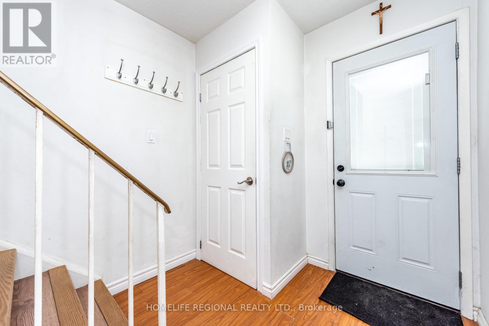 26 Garrison Square, Brampton, Ontario  L6S 2H3 - Photo 3 - W12844320