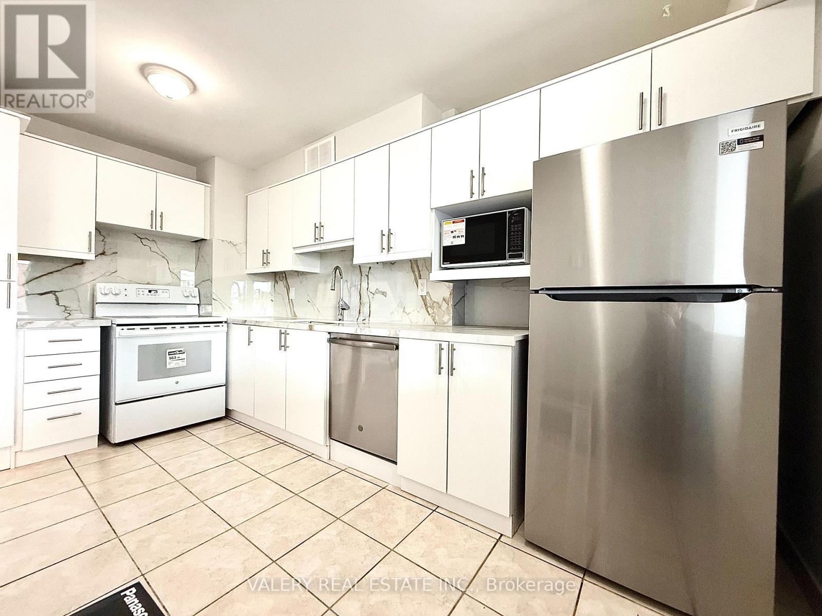 906 - 25 Four Winds Drive, Toronto (York University Heights), Ontario  M3J 1K8 - Photo 13 - W12844322