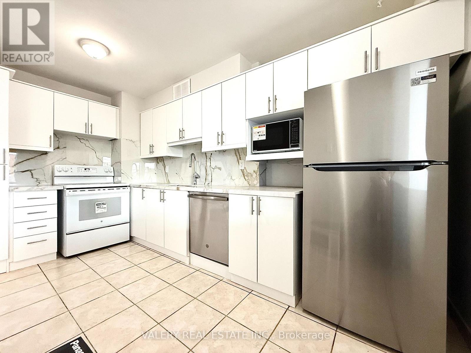 906 - 25 Four Winds Drive, Toronto (York University Heights), Ontario  M3J 1K8 - Photo 14 - W12844322