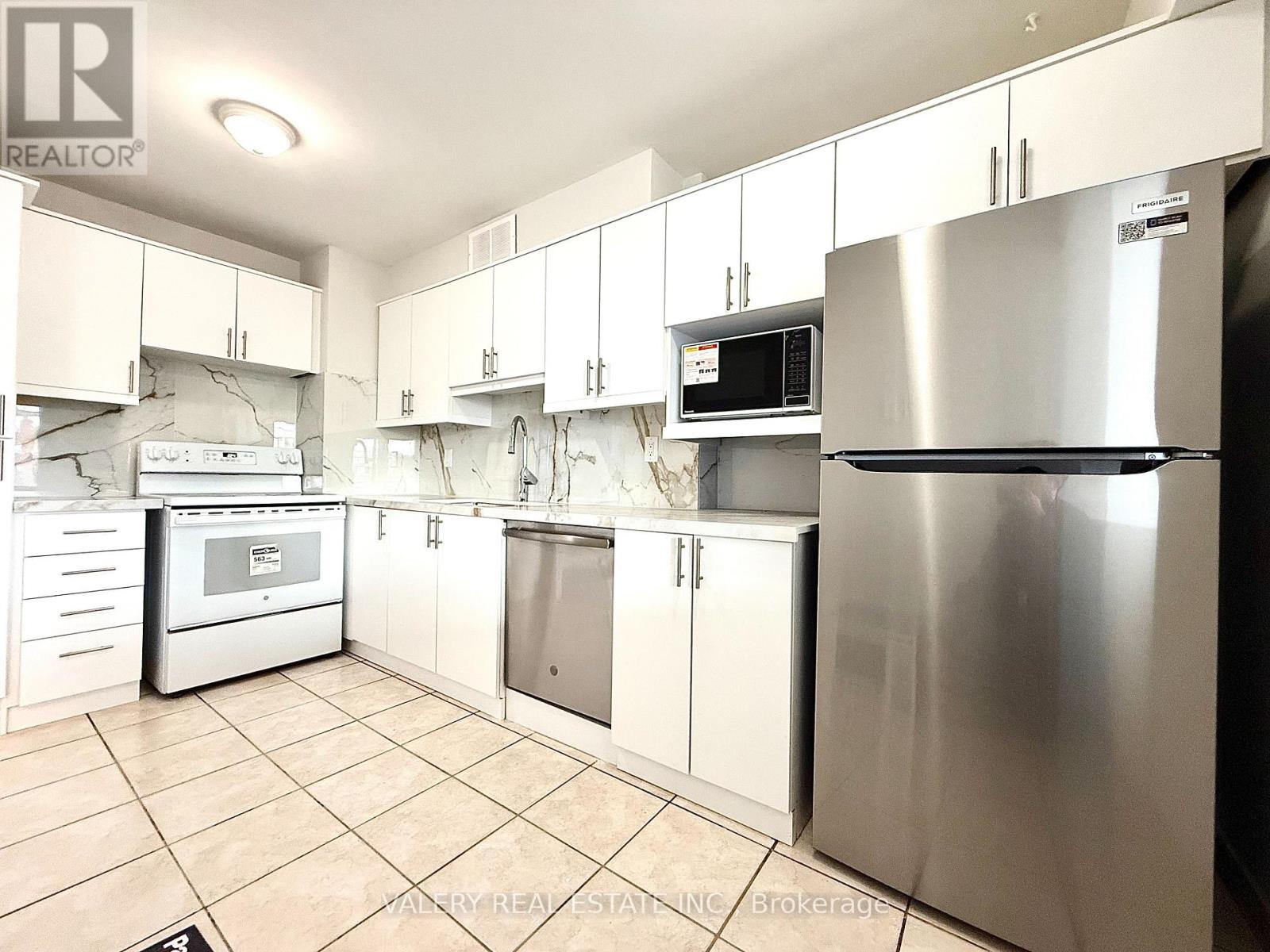 906 - 25 Four Winds Drive, Toronto (York University Heights), Ontario  M3J 1K8 - Photo 15 - W12844322