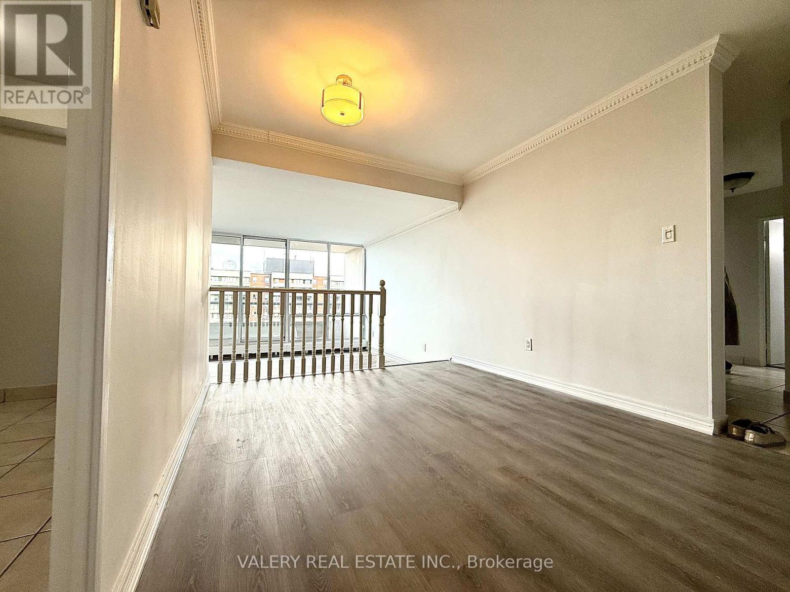 906 - 25 Four Winds Drive, Toronto (York University Heights), Ontario  M3J 1K8 - Photo 2 - W12844322