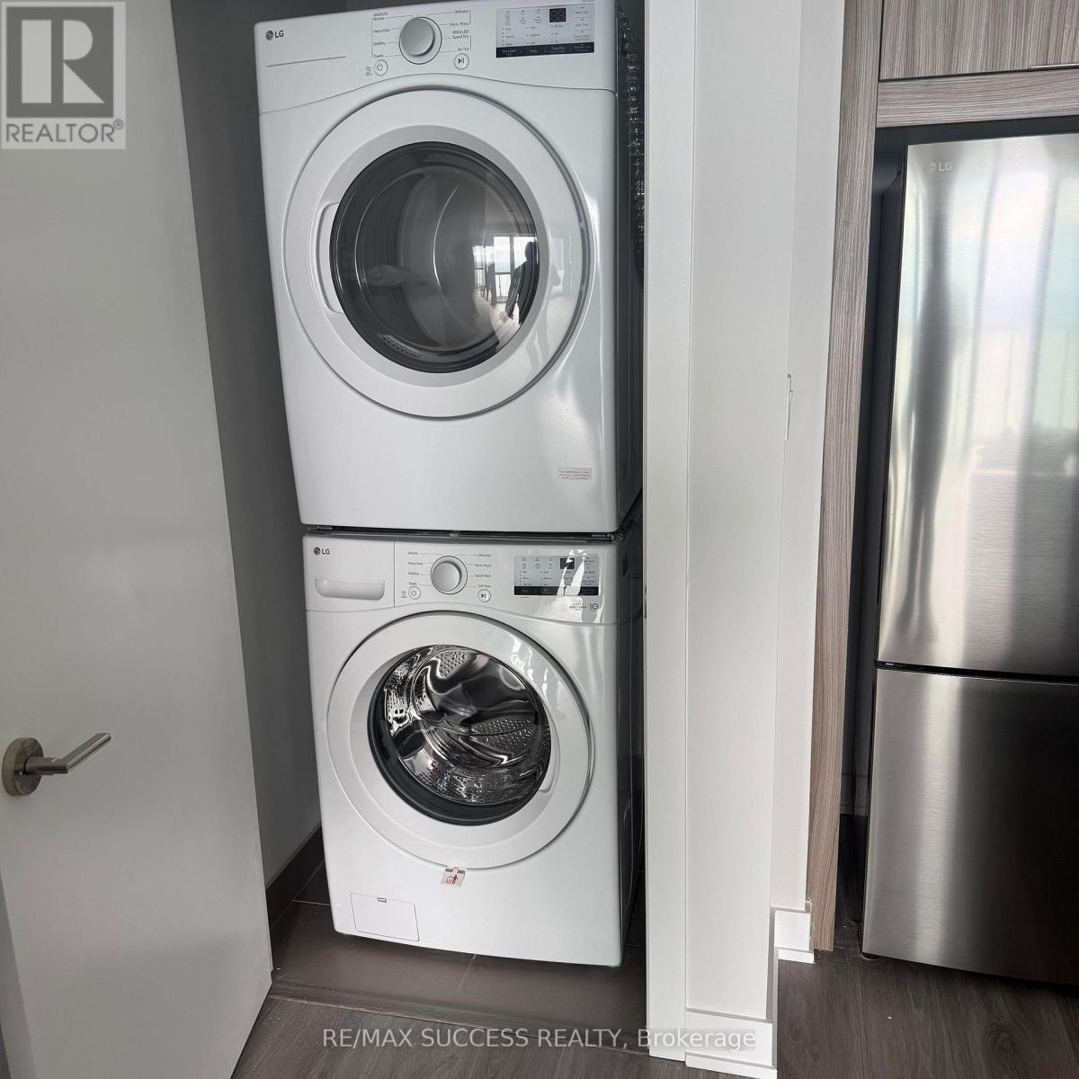 3307 - 430 Square One Drive, Mississauga (Creditview), Ontario  L5B 0L6 - Photo 12 - W12844336