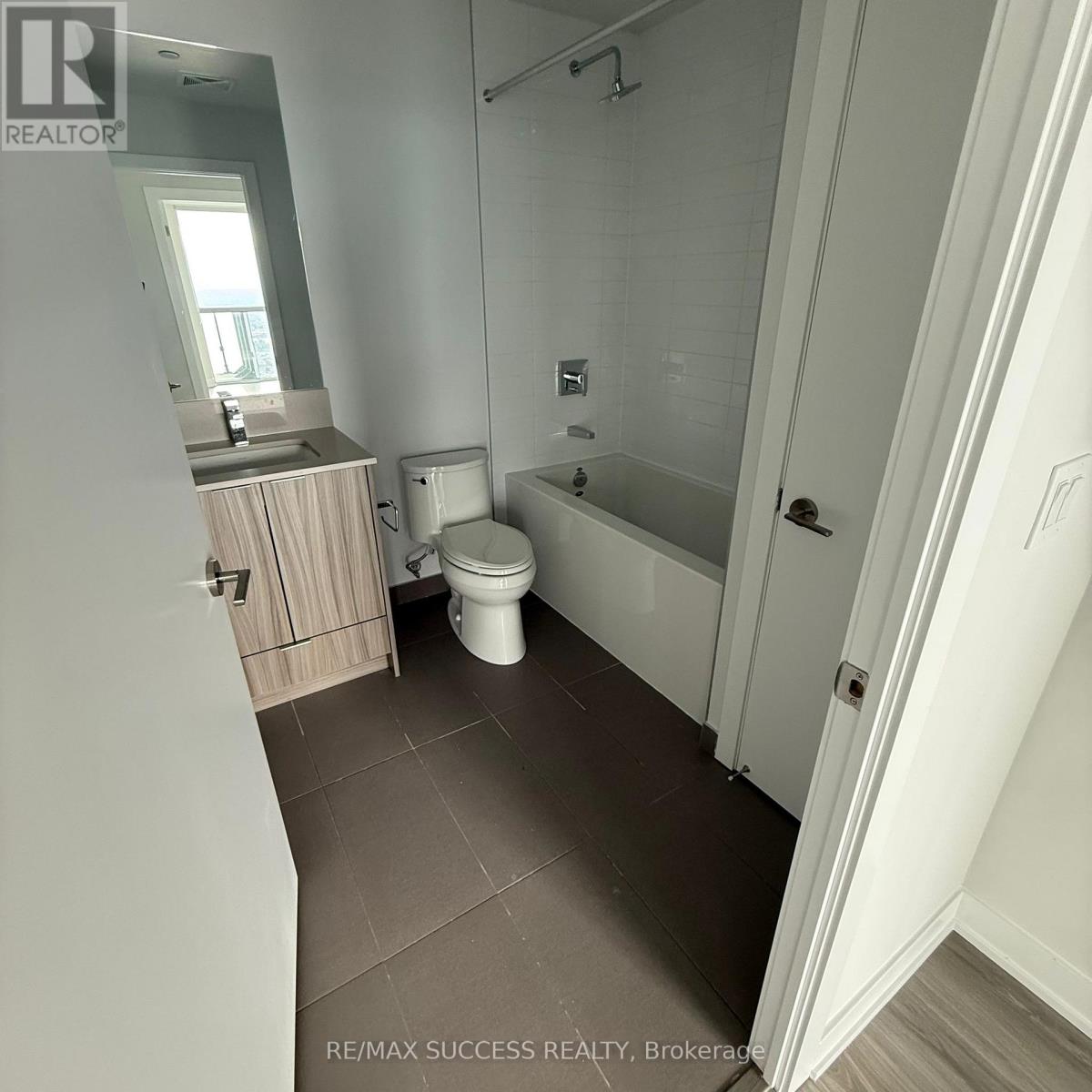 3307 - 430 Square One Drive, Mississauga (Creditview), Ontario  L5B 0L6 - Photo 6 - W12844336