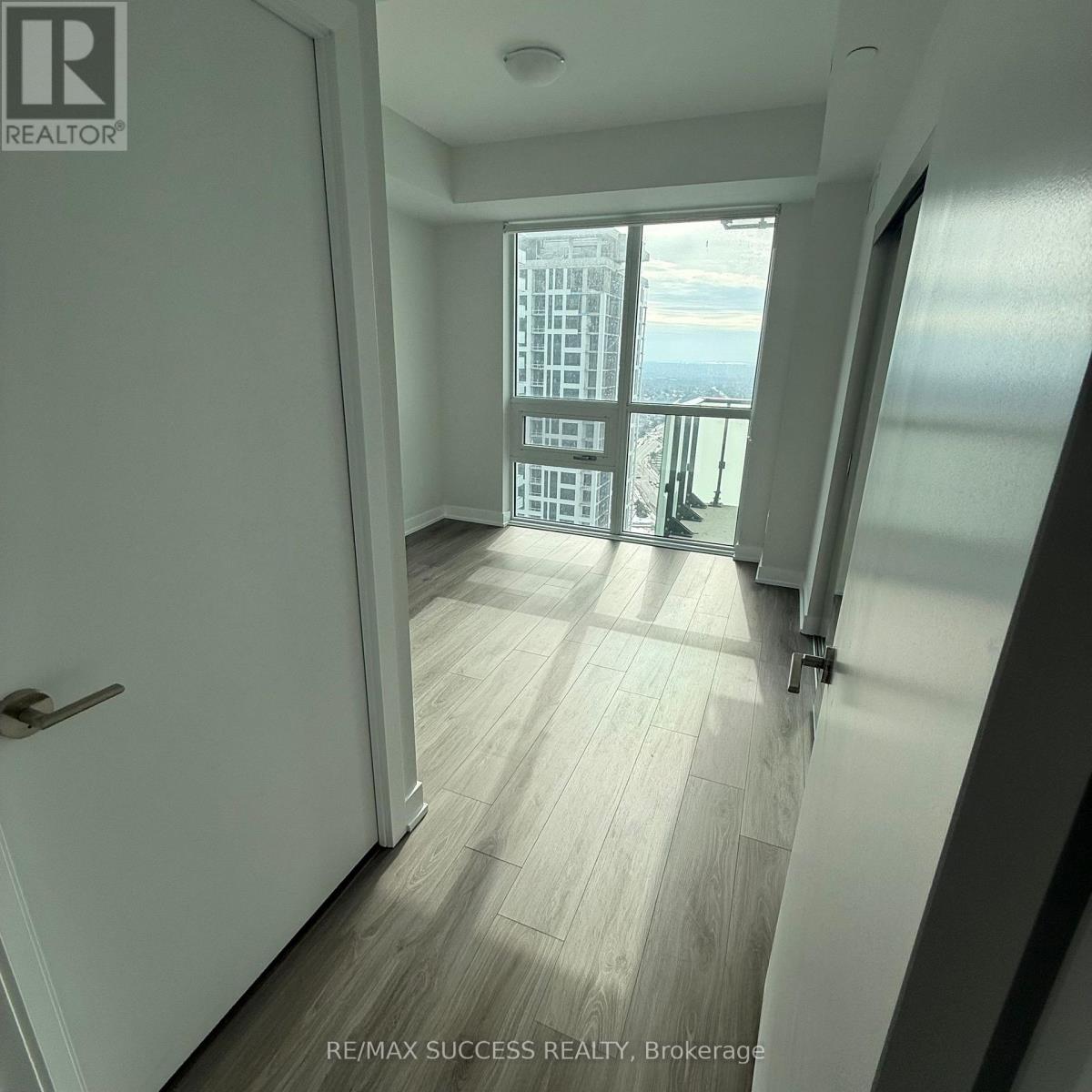 3307 - 430 Square One Drive, Mississauga (Creditview), Ontario  L5B 0L6 - Photo 8 - W12844336