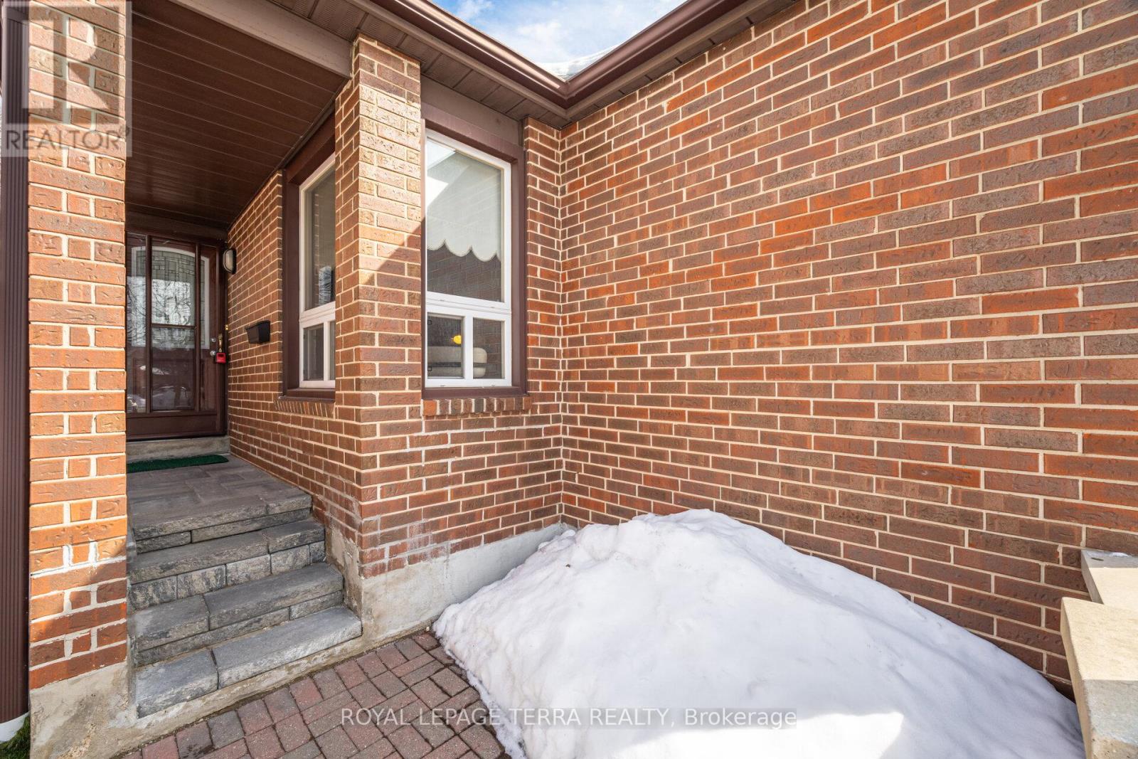 32 Bridekirk Place, Brampton, Ontario  L6Y 2V8 - Photo 4 - W12844350