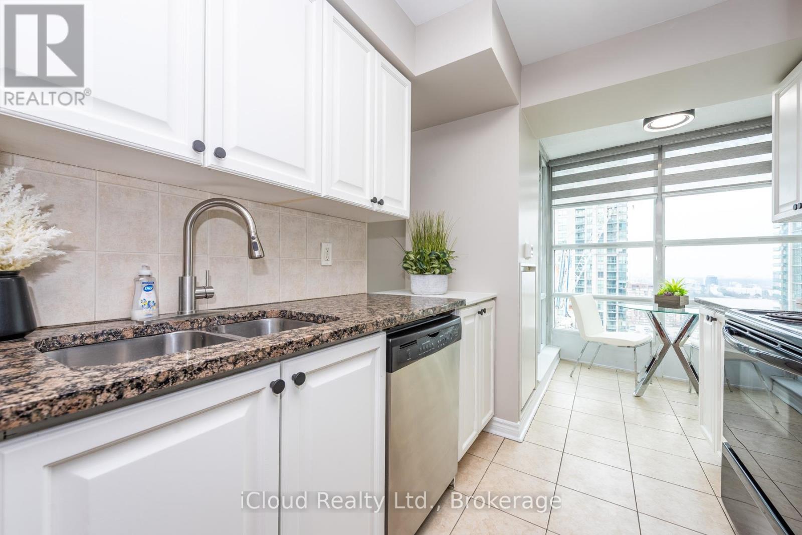 2112 - 33 Elm Drive, Mississauga, Ontario  L5B 4M1 - Photo 11 - W12844448