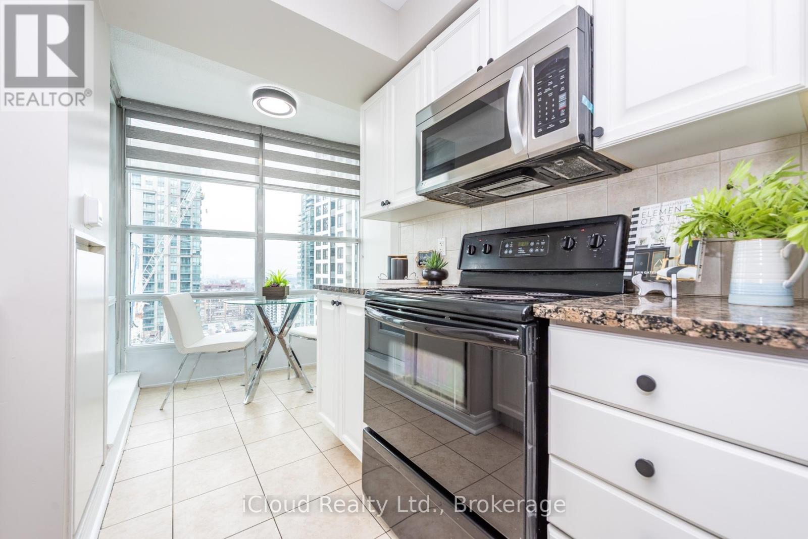 2112 - 33 Elm Drive, Mississauga, Ontario  L5B 4M1 - Photo 13 - W12844448