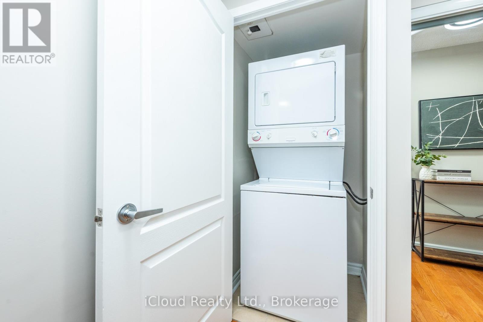 2112 - 33 Elm Drive, Mississauga, Ontario  L5B 4M1 - Photo 27 - W12844448