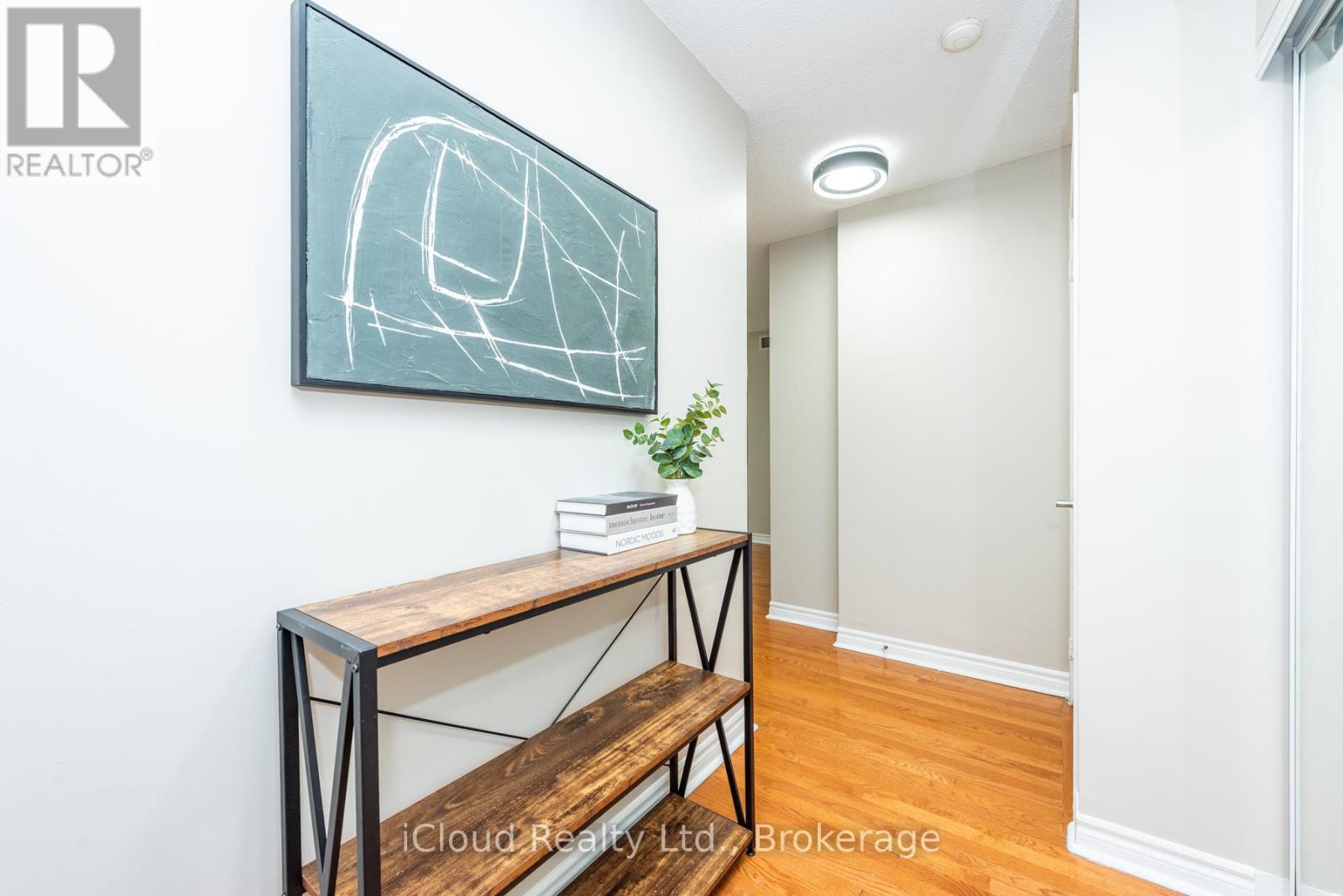 2112 - 33 Elm Drive, Mississauga, Ontario  L5B 4M1 - Photo 3 - W12844448