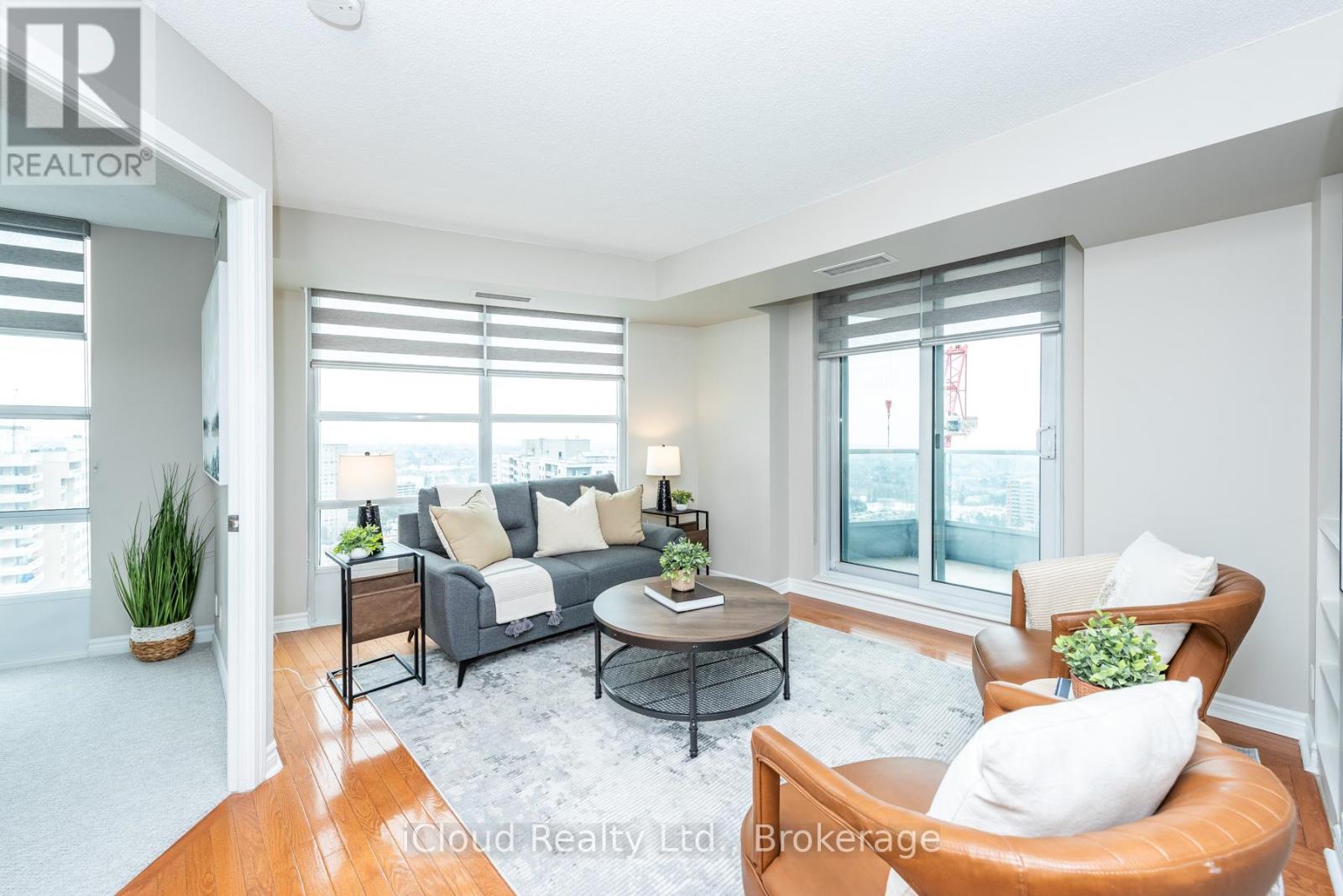 2112 - 33 Elm Drive, Mississauga, Ontario  L5B 4M1 - Photo 4 - W12844448