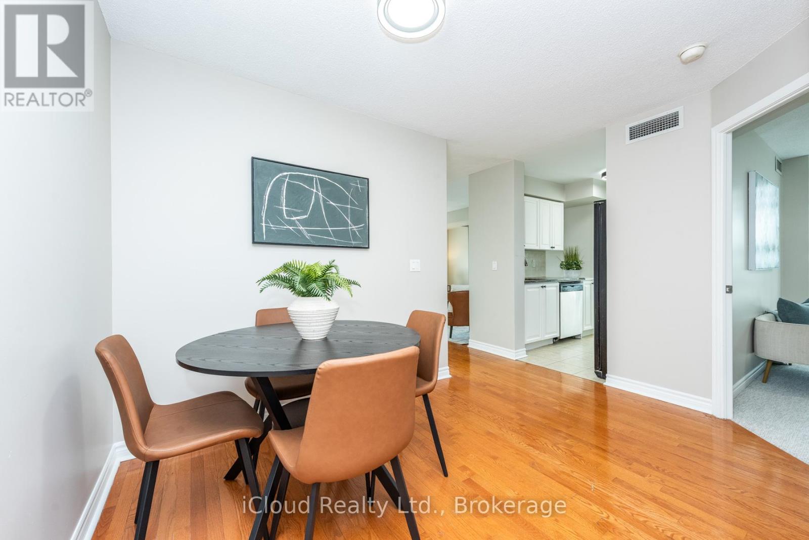 2112 - 33 Elm Drive, Mississauga, Ontario  L5B 4M1 - Photo 9 - W12844448